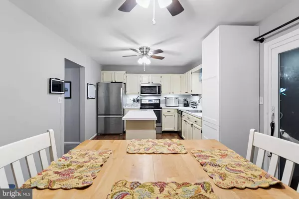 28 WOODCREST CT, Newark, DE 19702