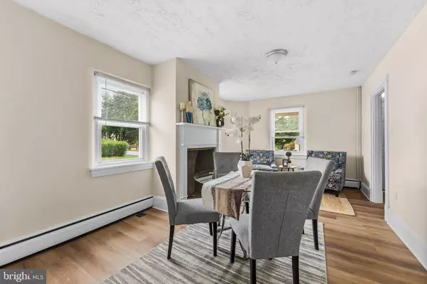 211 E LONDON GROVE RD, West Grove, PA 19390