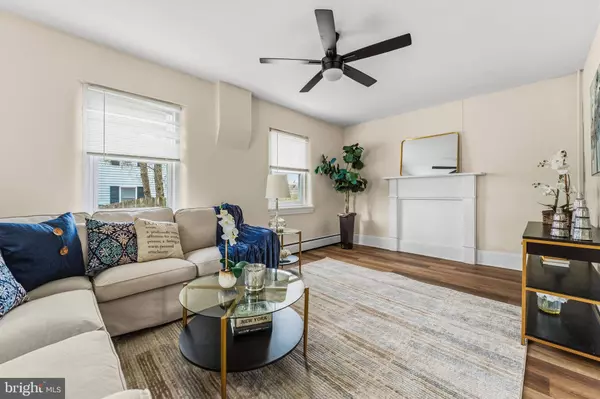 211 E LONDON GROVE RD, West Grove, PA 19390