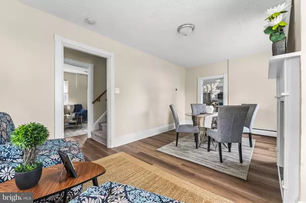 211 E LONDON GROVE RD, West Grove, PA 19390