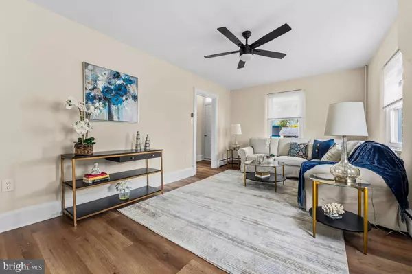 211 E LONDON GROVE RD, West Grove, PA 19390