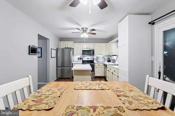 28 WOODCREST CT, Newark, DE 19702