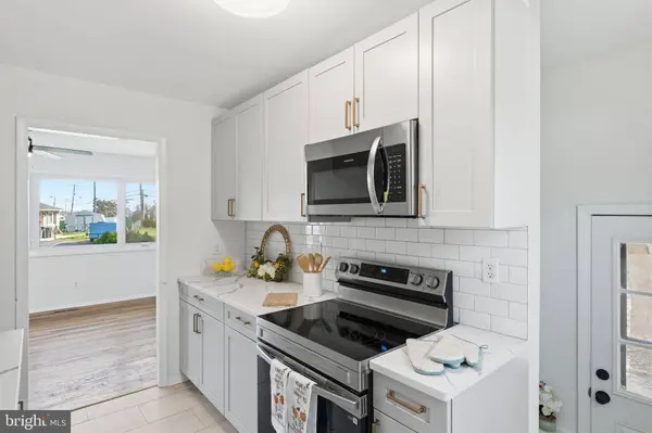 2 CHERRY RD, New Castle, DE 19720