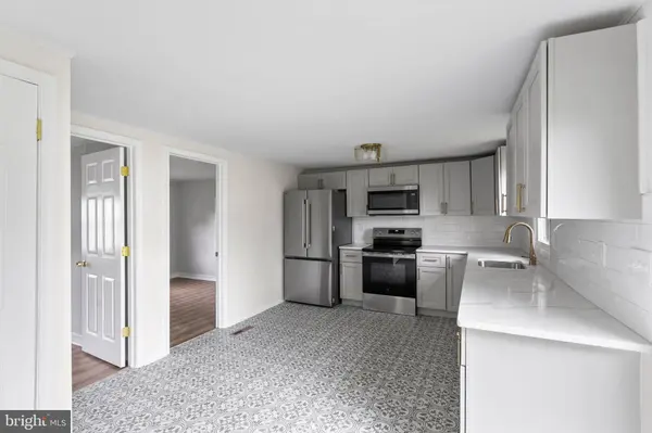 284 ELLICOTT RD, Avondale, PA 19311