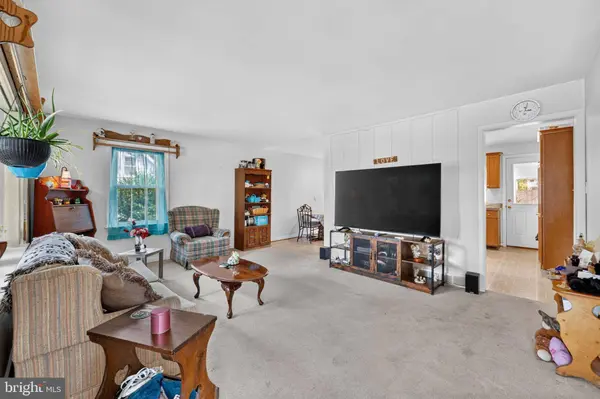 4 BAUER AVE, Willow Street, PA 17584