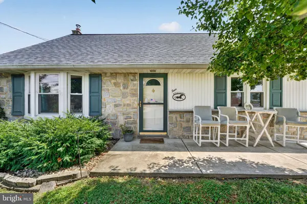 4 BAUER AVE, Willow Street, PA 17584