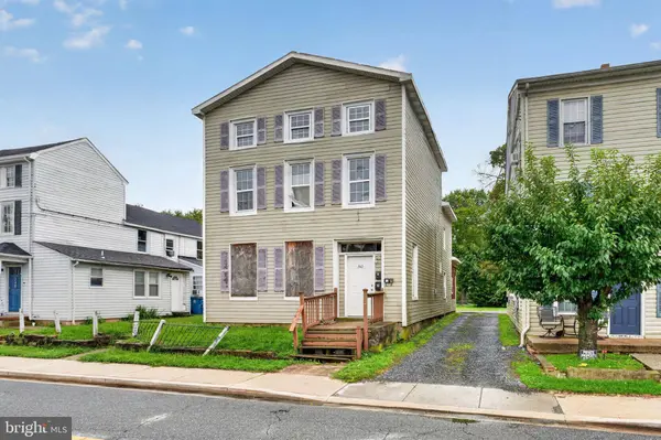 242 W MAIN ST