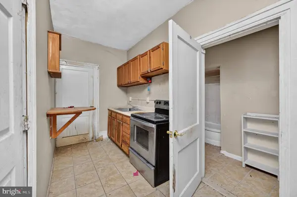 242 W MAIN ST, Elkton, MD 21921