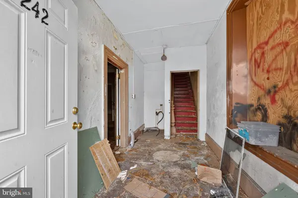 242 W MAIN ST, Elkton, MD 21921