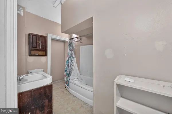 242 W MAIN ST, Elkton, MD 21921