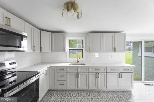 284 ELLICOTT RD, Avondale, PA 19311