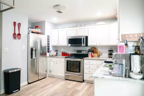 Burleson, TX 76028-6235,808 Hollow Creek Rd