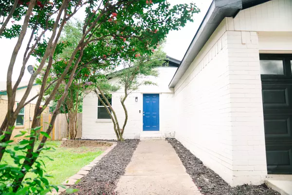 Burleson, TX 76028-6235,808 Hollow Creek Rd