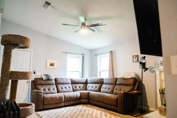 Burleson, TX 76028-6235,808 Hollow Creek Rd