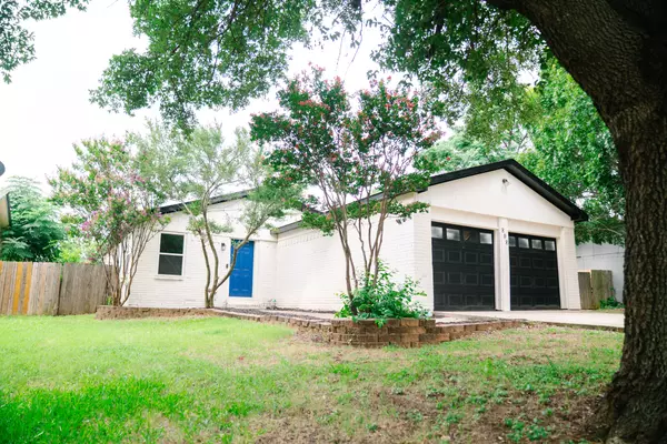 Burleson, TX 76028-6235,808 Hollow Creek Rd