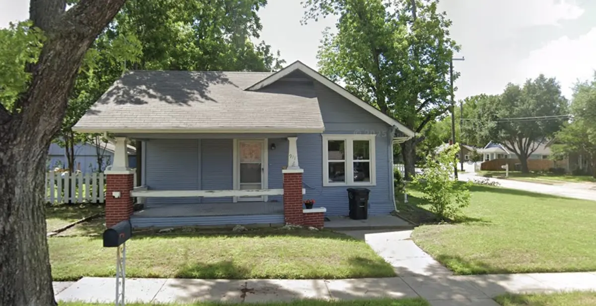 911 W Chambers St, Cleburne, TX 76033-4701