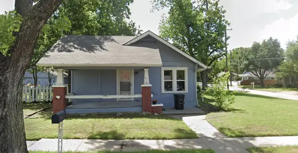 911 W Chambers St, Cleburne, TX 76033-4701