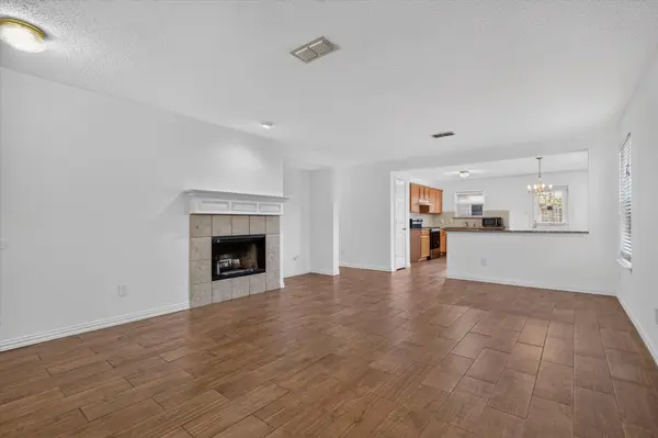 4008 Mantis St, Fort Worth, TX 76106-3277