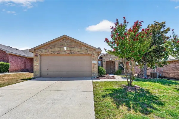 4008 Mantis St, Fort Worth, TX 76106-3277