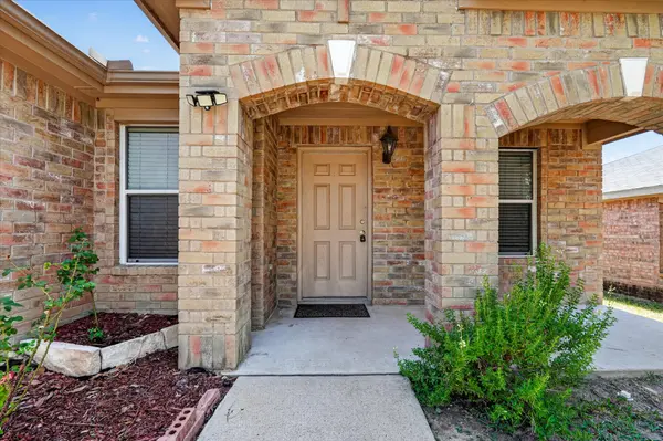 4008 Mantis St, Fort Worth, TX 76106-3277