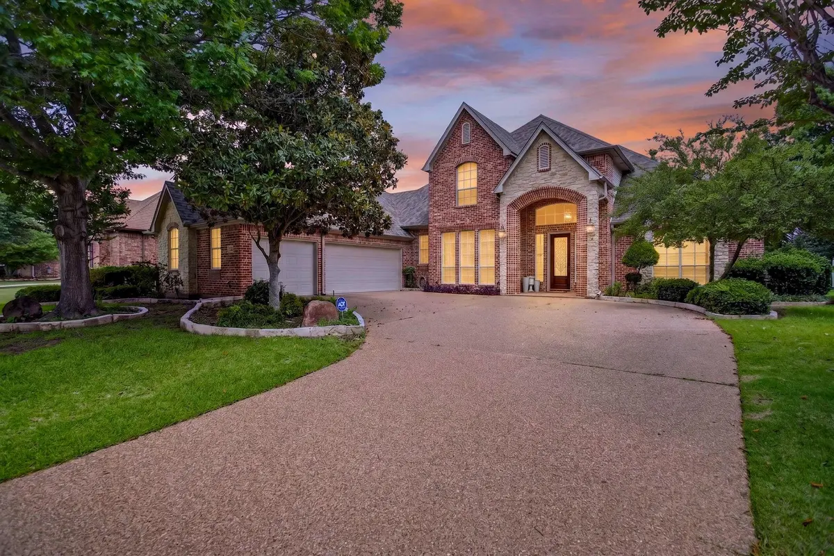 865 Thomas Crossing Dr, Burleson, TX 76028-3207
