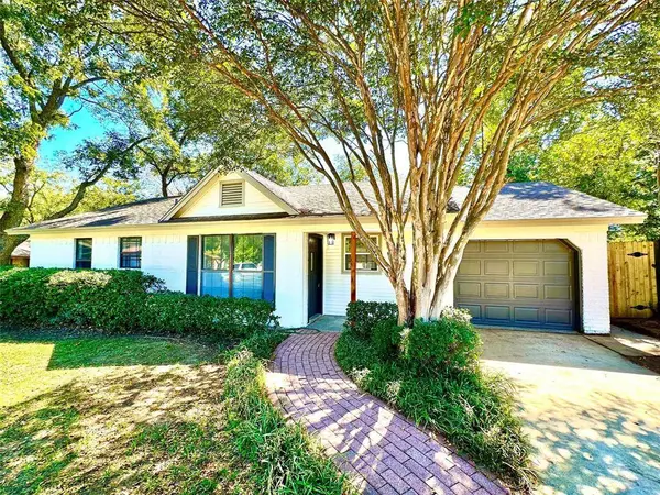 907 Melanie Lane, Keene, TX 76059