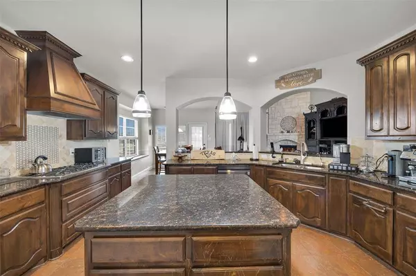 1810 Coyote Court, Midlothian, TX 76065