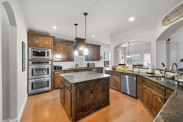 1810 Coyote Court, Midlothian, TX 76065