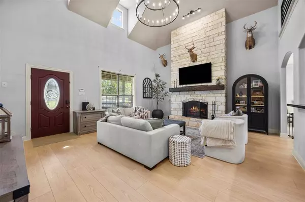 3175 Collins Road, Burleson, TX 76028