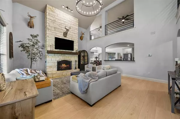 3175 Collins Road, Burleson, TX 76028