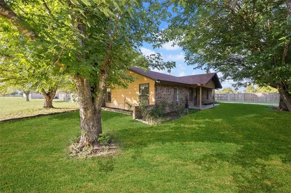 1221 County Road 1107, Rio Vista, TX 76093