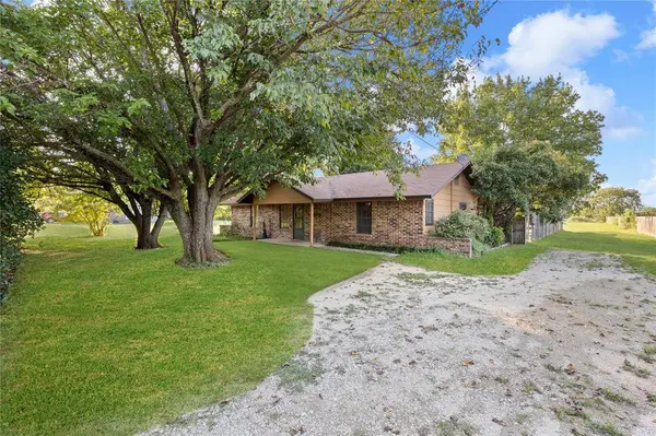 1221 County Road 1107, Rio Vista, TX 76093