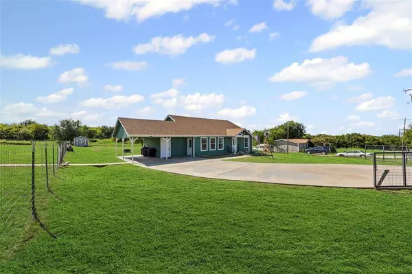 9209 Giant Drive, Joshua, TX 76058