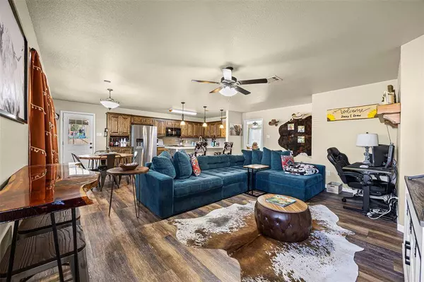 9209 Giant Drive, Joshua, TX 76058