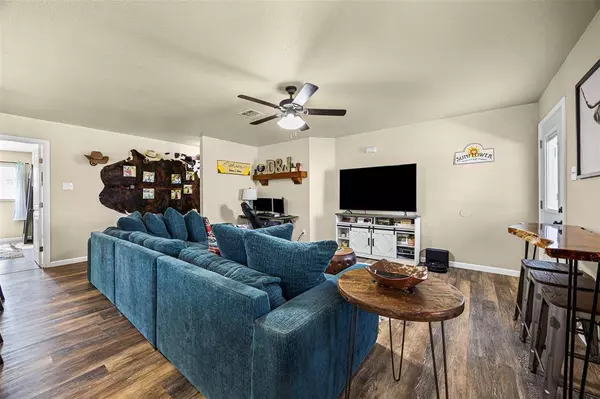 9209 Giant Drive, Joshua, TX 76058