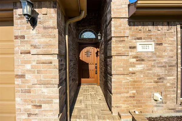 1021 Miles Avenue, Burleson, TX 76028