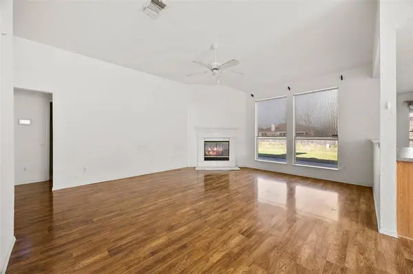 1021 Miles Avenue, Burleson, TX 76028