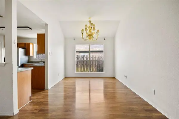 1021 Miles Avenue, Burleson, TX 76028