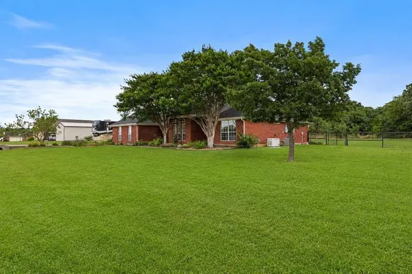 3909 Timbercrest Drive E, Burleson, TX 76028