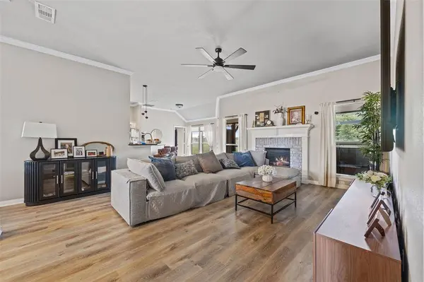 3909 Timbercrest Drive E, Burleson, TX 76028