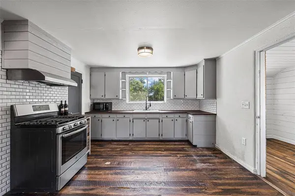 709 Hereford Street, Glen Rose, TX 76043