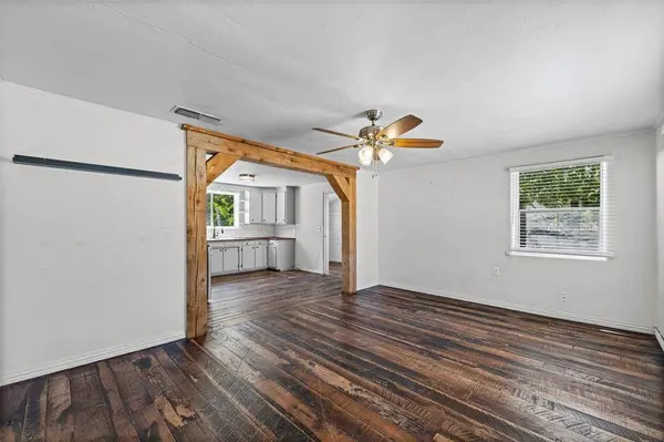 709 Hereford Street, Glen Rose, TX 76043