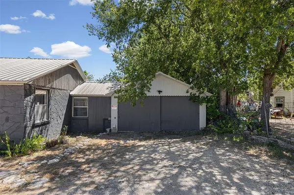 709 Hereford Street, Glen Rose, TX 76043