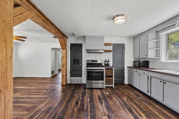 709 Hereford Street, Glen Rose, TX 76043