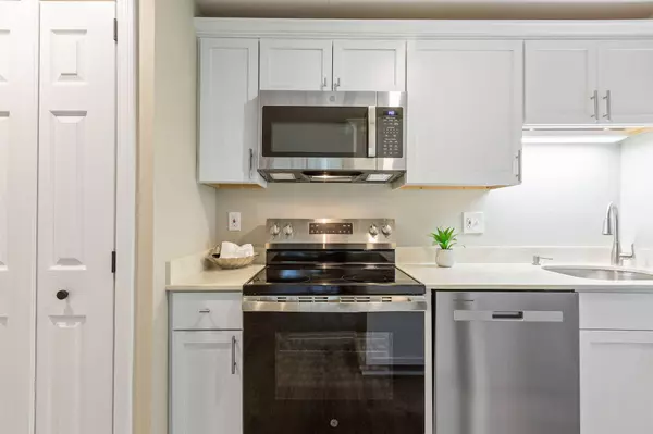 1029 Iyannough Road #9B, Hyannis, MA 02601