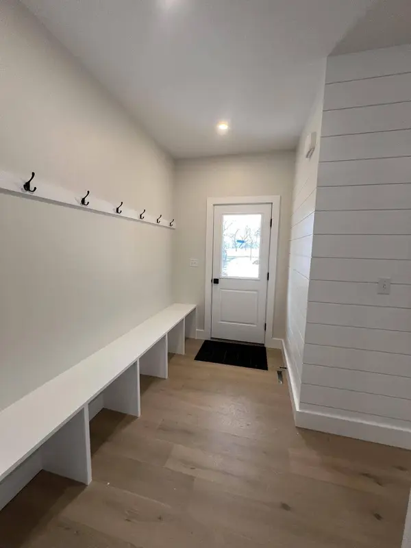 817 Race Lane, Marstons Mills, MA 02648