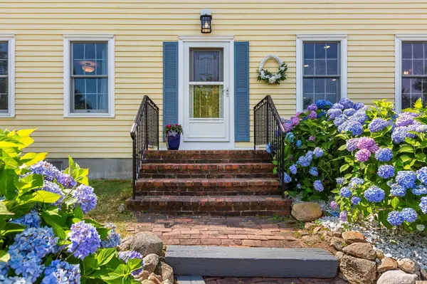 10 Briarfield Road, South Dennis, MA 02660