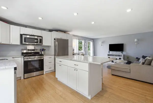 15 Commercial Street, South Yarmouth, MA 02664