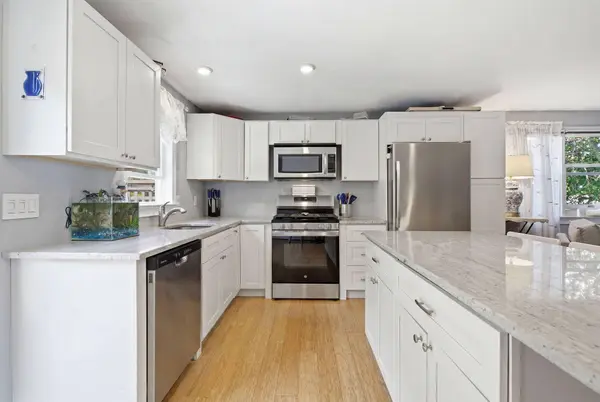 15 Commercial Street, South Yarmouth, MA 02664