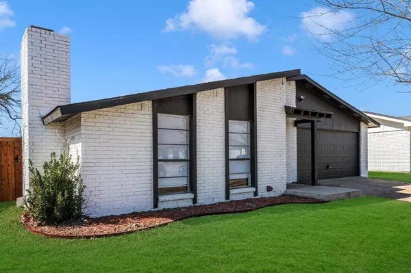 7313 Catbrier Court, Fort Worth, TX 76137